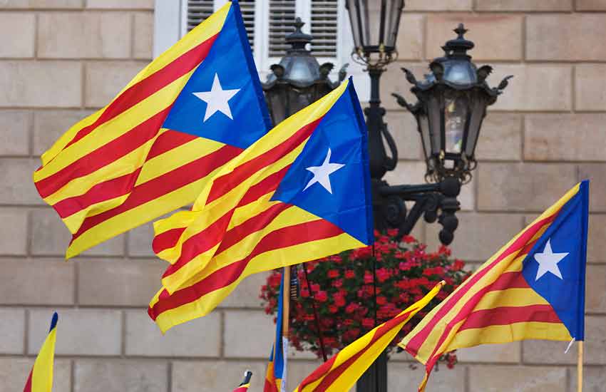 banderas de cataluña en la diada
